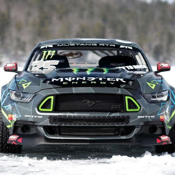 Mustang RTR Drifting on Ice - 3