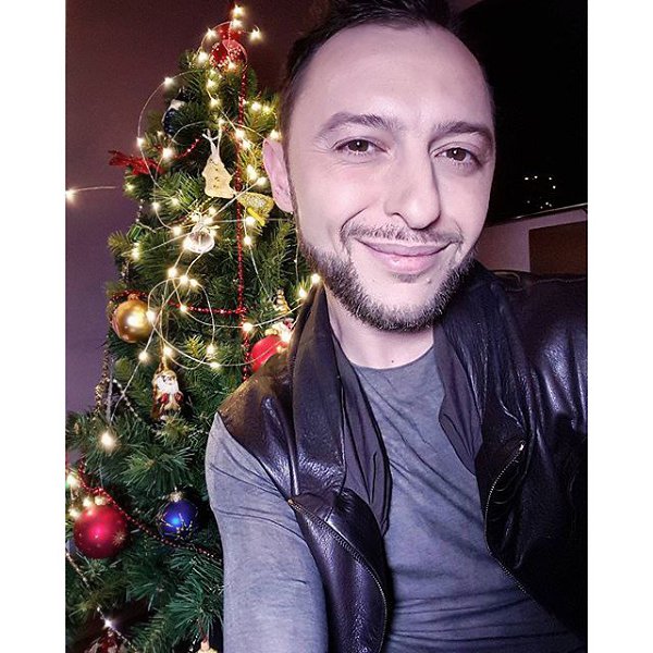 С наступающим новым годом! Я хочу пожелать вам быть нужными и полезными, незаменимыми и любимыми! С ...