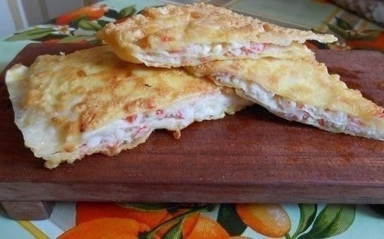 Очередное лакомство из тонкого лаваша.Если у вас намечаются дружеские посиделки, то попробуйте ...
