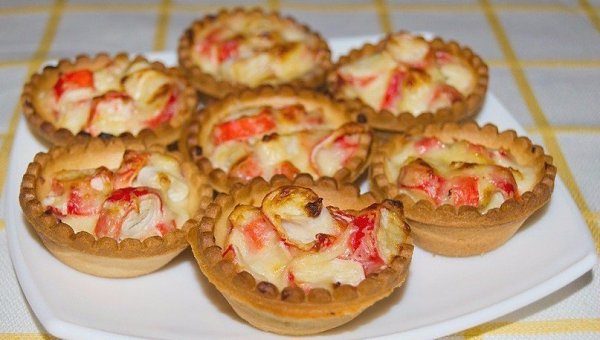 10 вкуснейших начинок для тарталеток.1.Творожный сыр с зеленьюНа 100 г творожного сыра (Фета, ... - 3