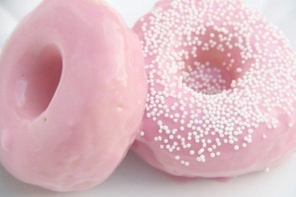 Пончики в глазури.Ингредиенты:30 гр растопленного сливочного масла3,5 стакана теплого молока50 гр ...