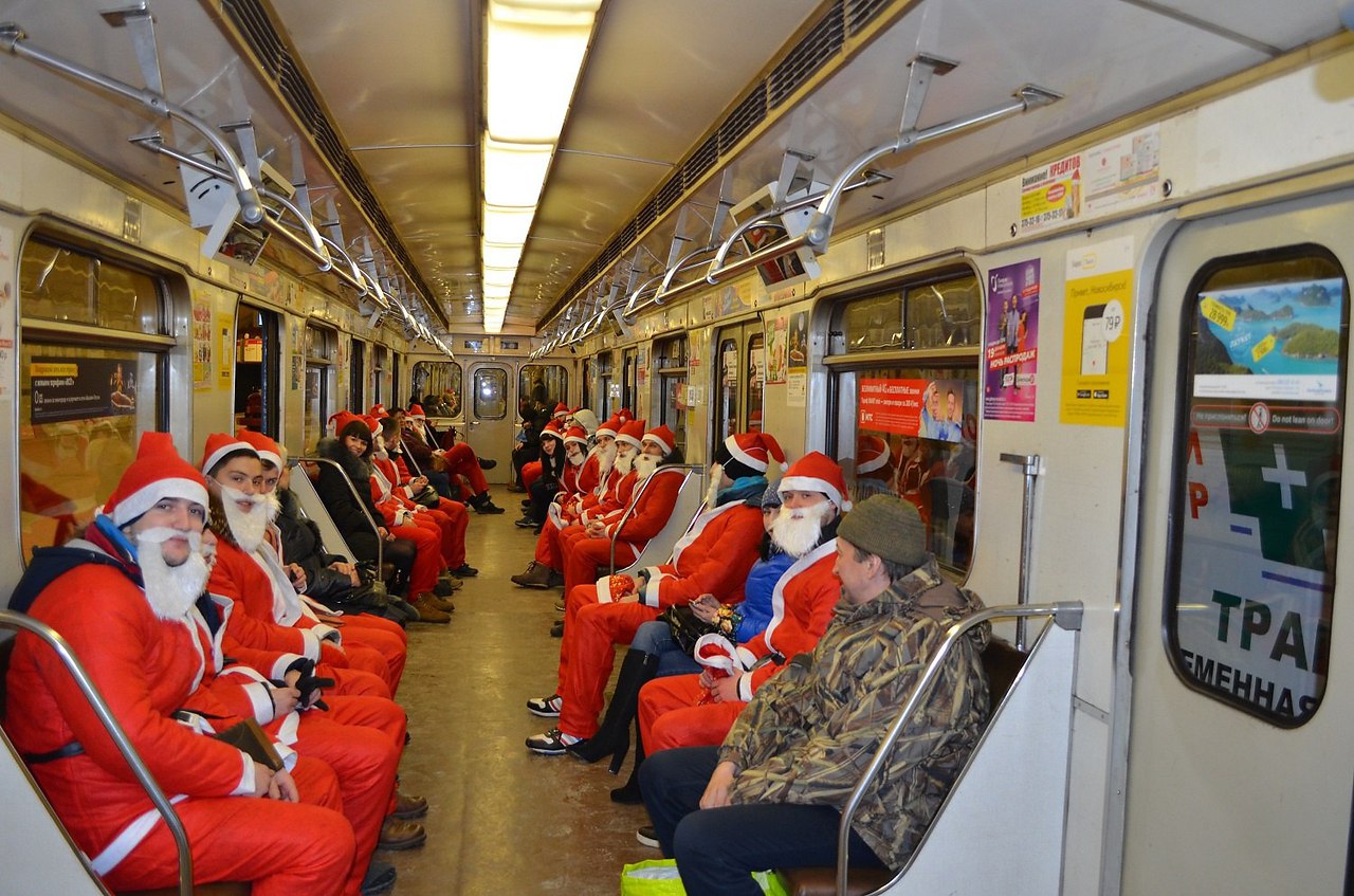 Работа метро в новогодние. Метро новый год. Метрополитен в новогоднюю ночь. Метрополитен Новосибирск в новогоднюю ночь. Станция Новогодняя Новосибирск.