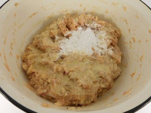 Куриная колбаса в домашних условиях. Куриная колбаса, приготовленная в домашних условиях, получается ... - 6