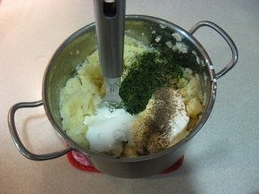 Картофельная запеканка с мясом. 1200 грамм картофеля; 250 грамм любого отварного мяса; 150 грамм ... - 3