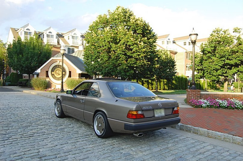 Mercedes-Benz 300CE Coupe (W124). - 6