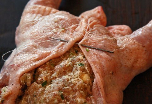 Новогодняя курочка без костей, фаршированная по-тоскански. Приготовление Куриную тушку положим ... - 8