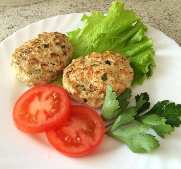 Куриные котлеты с кабачком и творогом! Отличный вариант для ужина! Калорийность на 100 : 90ккал. ...