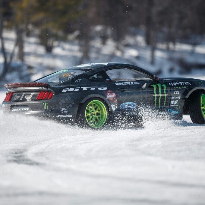 Mustang RTR Drifting on Ice - 4