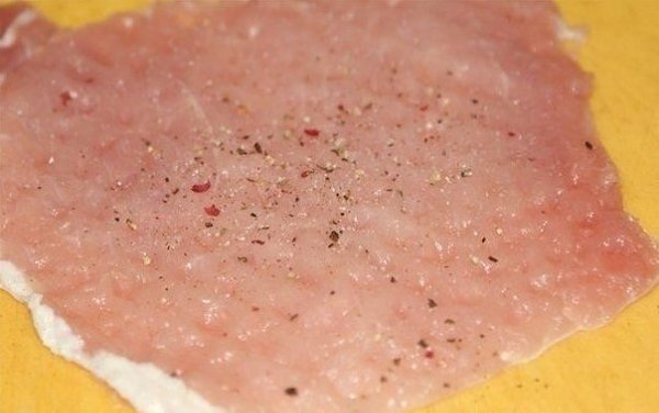 МЕШОЧКИ С СЫРОМ И ГРИБАМИ.Ингредиенты: свинина для отбивных грибы маринованные чеснок сыр плавленный ... - 2