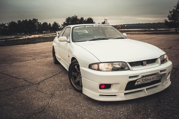 Nissan Skyline GT-R R33 - 2