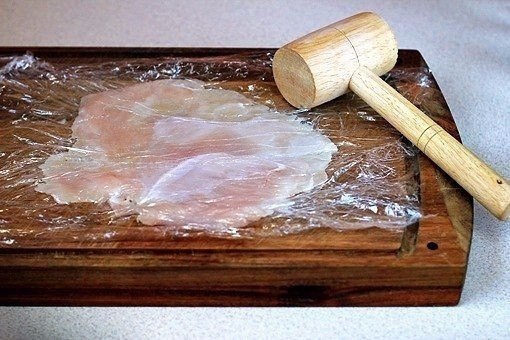 Хрустящие куриные палочки.Ингредиенты:2 больших куриных грудки стакана (65 гр) муки2 яйца1.25 ...