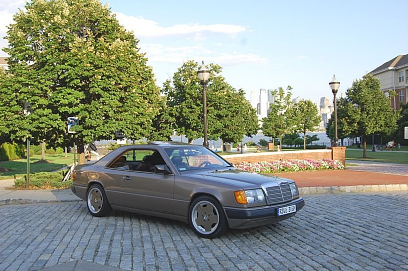 Mercedes-Benz 300CE Coupe (W124). - 5