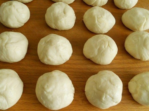 САМЫЕ ВКУСНЫЕ ЧЕБУРЕКИ.Ингредиенты: мука - 3 стакана (емкость - 250 мл); вода холодная - 1 стакан; ... - 5