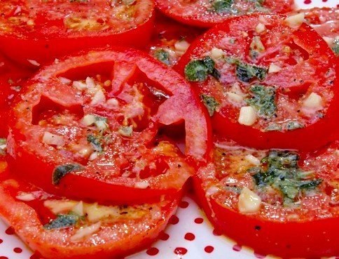 Маринованные помидоры по-итальянски за 30 минут. Европейцы овощи не закатывают в банки — не ...