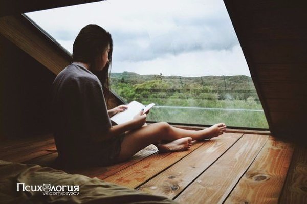 Мы живем в мире, где улыбка уже не значит хорошее отношение к тебе. Где поцелуи совсем не значат ...