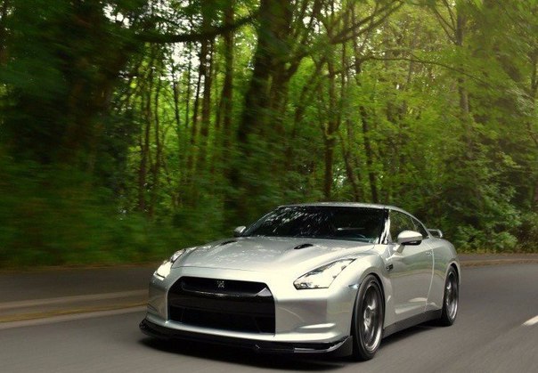 Nissan GT-R