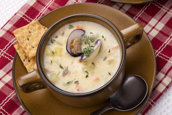 Вкуснейший суп с морепродуктами Клэм-чаудер. ИНГРЕДИЕНТЫ: • моллюски консервированные – 300 гр. • ...