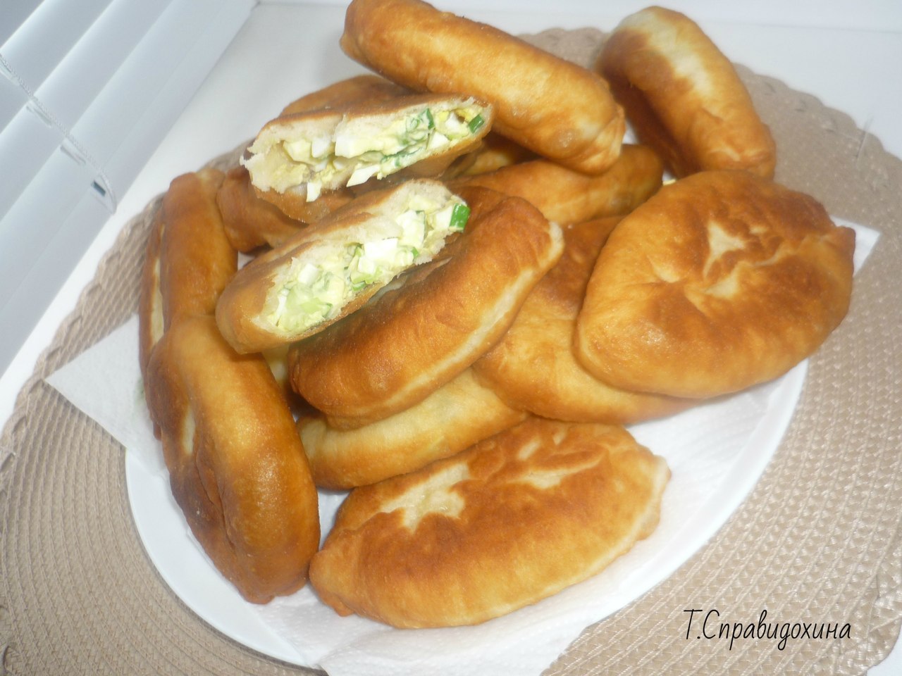 Самое вкусное тесто для пирожков-это тесто приготовленное на живых дрожжах! Для теста: 30 гр.живых ...