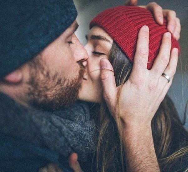 Счастливые люди счастливы по-тихому, без показухи, для себя. На публику счастливы те, кто для себя ...
