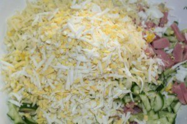Салат «Неженка». Вкусный праздничный салатик, нежный, но пикантный за счет чесночка. Ингредиенты: ... - 5