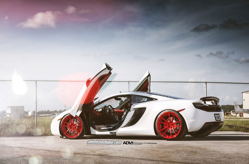 McLaren MP4-12C Spider.