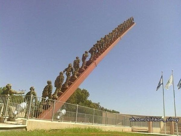 Памятник 22 погибшим солдатам...