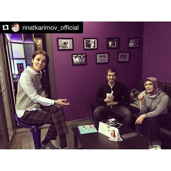 С радио эфира на студию! Продолжаем работать над новыми песнями!) #сольныйконцерт #сатиказанова ...