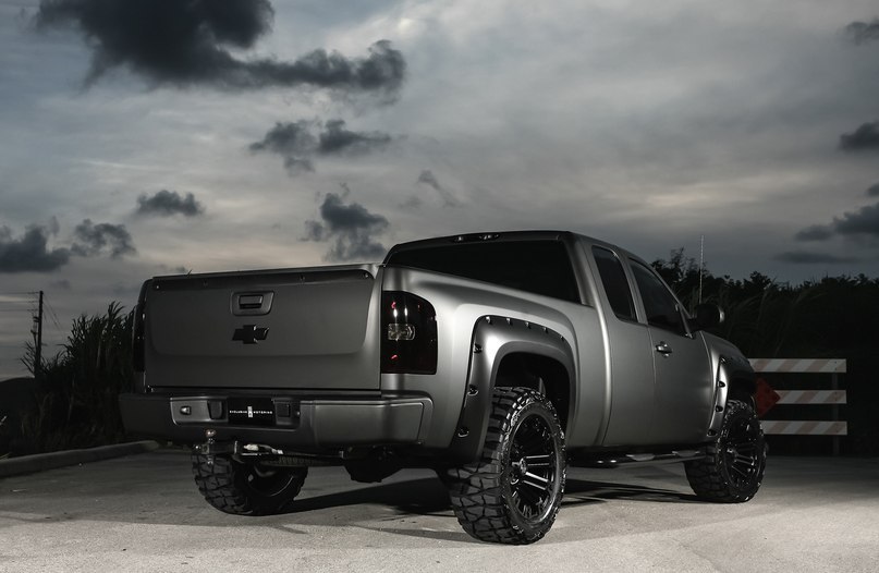 Customized Chevrolet Silverado - 7