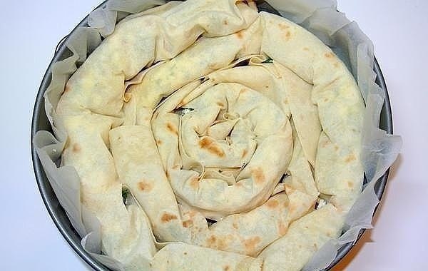 Пирог "Лаваш в заливке". Ингредиенты: лаваш тонкий - 1 упак.; фарш - 250-300 г; яйцо - 2-3 ...
