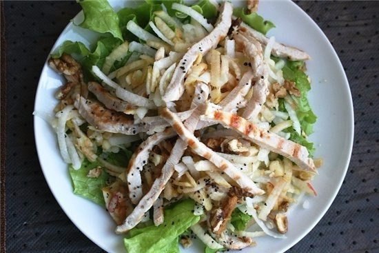 Куриный салатик на ужин: просто и со вкусом.на 100грамм - 104.25 ккалБ/Ж/У - ...