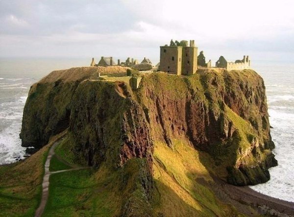   (. Dunnottar Castle)       