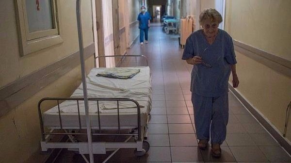 Старейшему хирургу России Алле Ильиничне Лёвушкиной 87 лет! До сих пор проводит более сотни операций ...