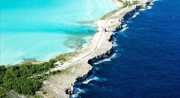 Место встречи Атлантического океана и Карибского моря.
