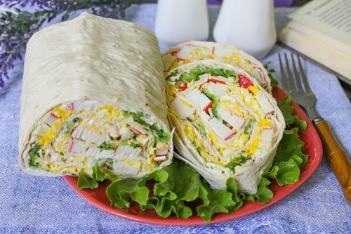 Рулет из лаваша с крабовыми палочками - праздник на каждый день! Ломая голову над тем, какую же ...