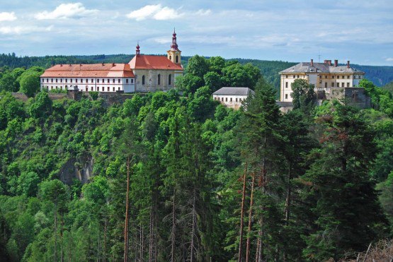 *.Мы привыкли жить в крупных городах, где количество населения превышает сотни тысяч человек. Однако ... - 9