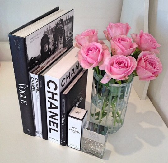 15 незаменимых книг о моде и стиле.Сохрани, чтобы не потерять1. «Dior словарь моды» Кристиан Диор2. ...