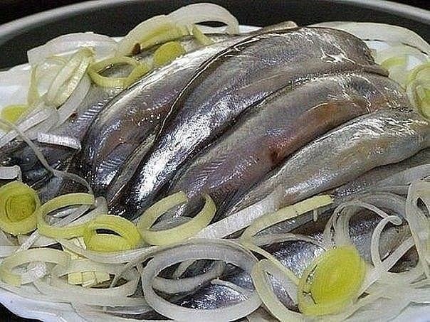 Мойва слабосоленая - очень вкусно! Мойву промыть и сложить в банку. Приготовить рассол : на 1 литр ...