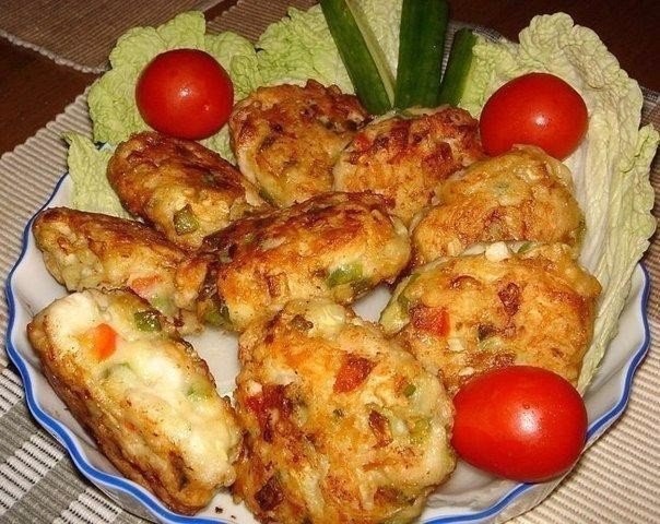 Рецепт очень вкусных и полезных котлет из куриного мяса с овощами и сыром. Вкус у этих котлет ...