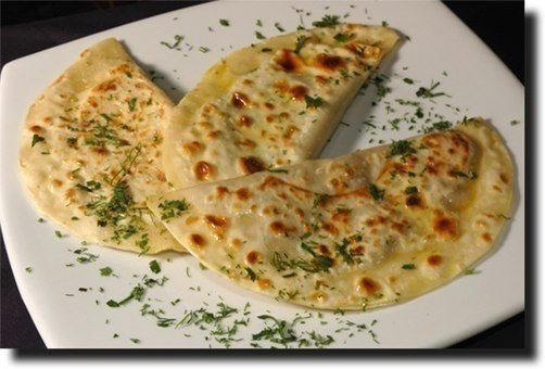 Чебуречки с сыром,быстро и вкусно.Ингредиенты:- 3 стак. муки;- 1 стакан теплой воды;- немного соли; ...