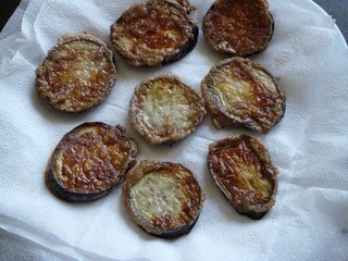 Салат из баклажанов.Ингредиенты: Баклажан — 2-3 шт.Яйцо куриное — 2 шт.Картофель — 1 шт.Болгарский ... - 2
