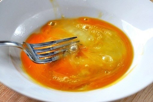 Хрустящие куриные ножки. Ингредиенты: Куриные ножки — 5 шт. Яйцо — 1 шт. Кетчуп — 1 ст. л. ... - 3