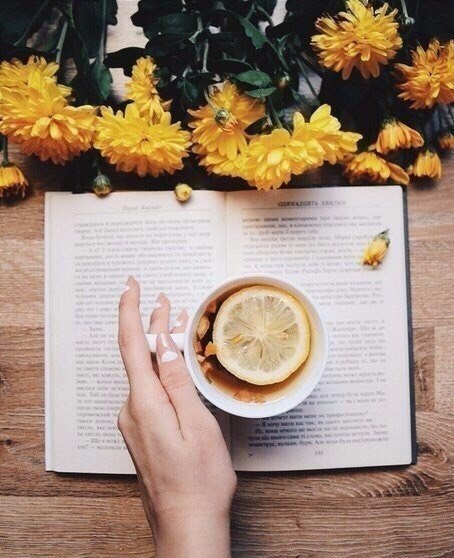 10 книг, которые позволят за полчаса слетать в новую жизнь и вернуться.Предлагаем 10 авторских ...