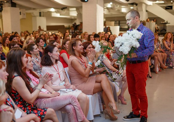 Всего один навык отличает шикарных девушек, у ног которых штабелями укладываются мужчины с ... - 2