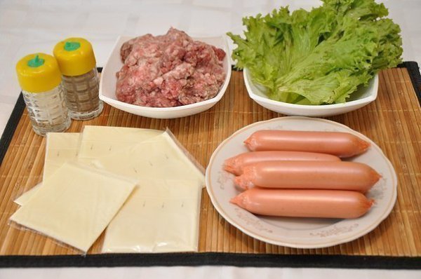 Котлеты «Черепашки».ИНГРЕДИЕНТЫ:300-400 г мясного котлетного фарша,5 детских сосисок,сыр ... - 2