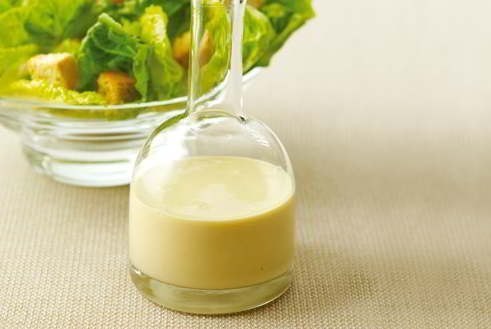 5 САМЫХ ВКУСНЫХ ЗАПРАВОК ДЛЯ САЛАТОВ.Чем мы обычно заправляем салат, так это майонезом, но заправок, ...