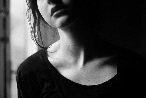 Сергей Есенин.Ты меня не любишь, не жалеешь,Разве я немного не красив?Не смотря в лицо, от страсти ...