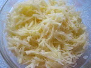 КУРИЦА ЗАПЕЧЁННАЯ ПОД ТЕРТЫМ КАРТОФЕЛЕМ.ИНГРЕДИЕНТЫ: Филе куриное-2 шт Картофель крупный-4 шт Лук ... - 5