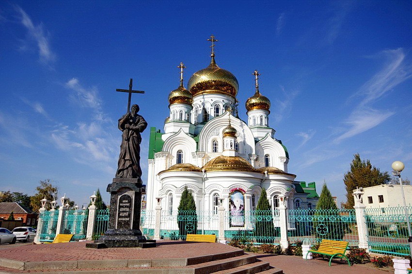 В Ростовской области есть небольшой город Батайск, численность населения в котором составляет около ...