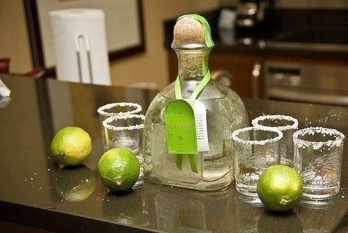 Вот говорят: не пей с бывшими. Ничего подобного! Пей! И слушай, какая ты самая лучшая в мире, и ...