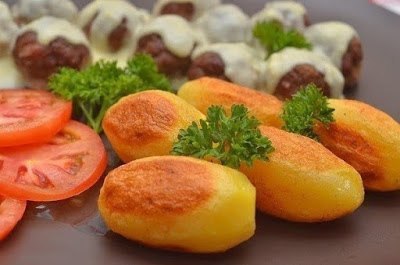 Картофель Шато.Ингредиенты:6-8 средних размеров картофелинсливочное масло2 ст.л. оливкового ...